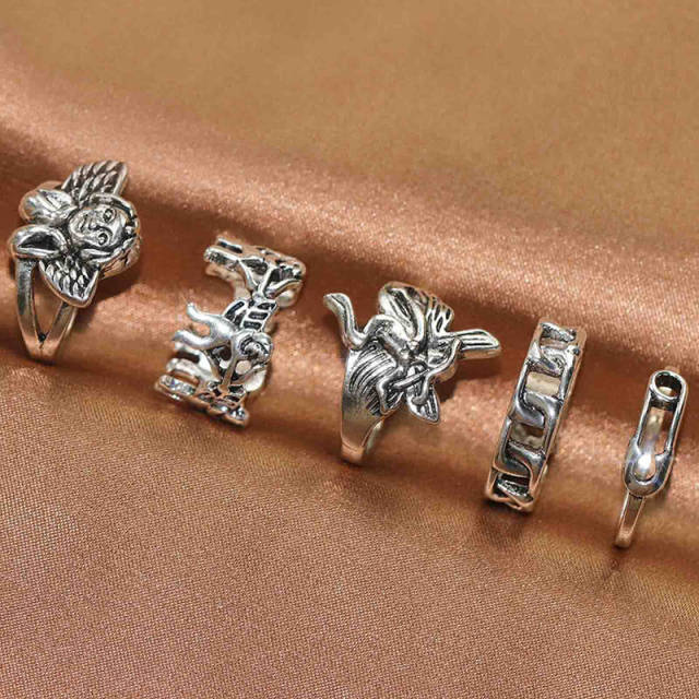 Punk Gothic Love Heart Sword Ring Set for Women 5PCS Vintage Metal Silver Color Skull Butterfly Charms Finger Rings Jewelry Gift