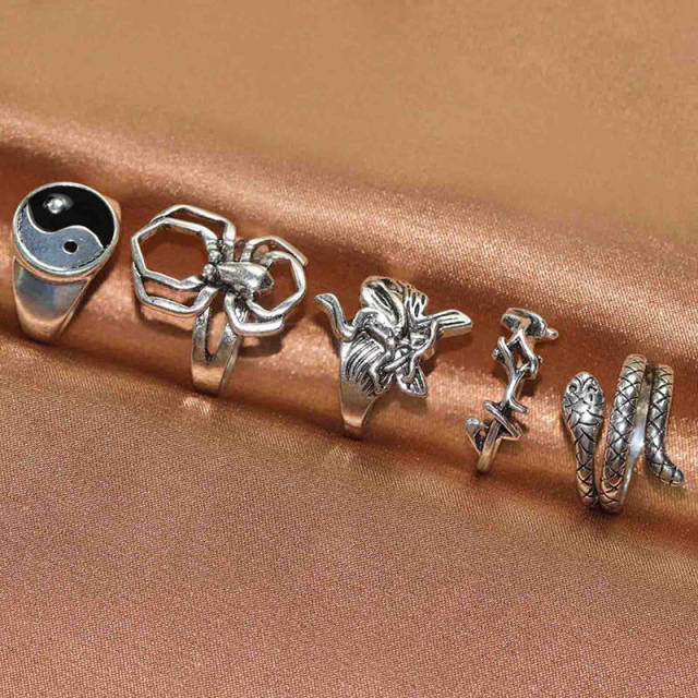 Punk Gothic Love Heart Sword Ring Set for Women 5PCS Vintage Metal Silver Color Skull Butterfly Charms Finger Rings Jewelry Gift