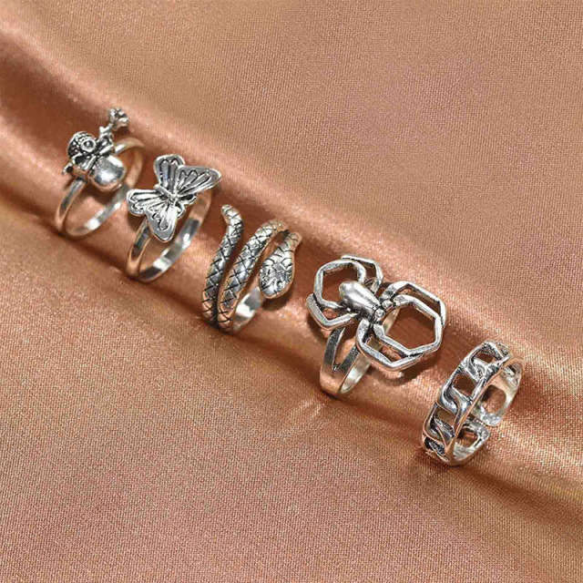 Punk Gothic Love Heart Sword Ring Set for Women 5PCS Vintage Metal Silver Color Skull Butterfly Charms Finger Rings Jewelry Gift