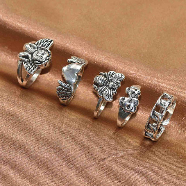 Punk Gothic Love Heart Sword Ring Set for Women 5PCS Vintage Metal Silver Color Skull Butterfly Charms Finger Rings Jewelry Gift