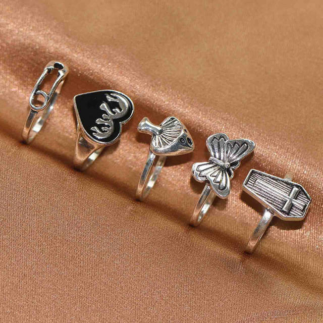 Punk Gothic Love Heart Sword Ring Set for Women 5PCS Vintage Metal Silver Color Skull Butterfly Charms Finger Rings Jewelry Gift