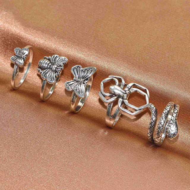 Punk Gothic Love Heart Sword Ring Set for Women 5PCS Vintage Metal Silver Color Skull Butterfly Charms Finger Rings Jewelry Gift